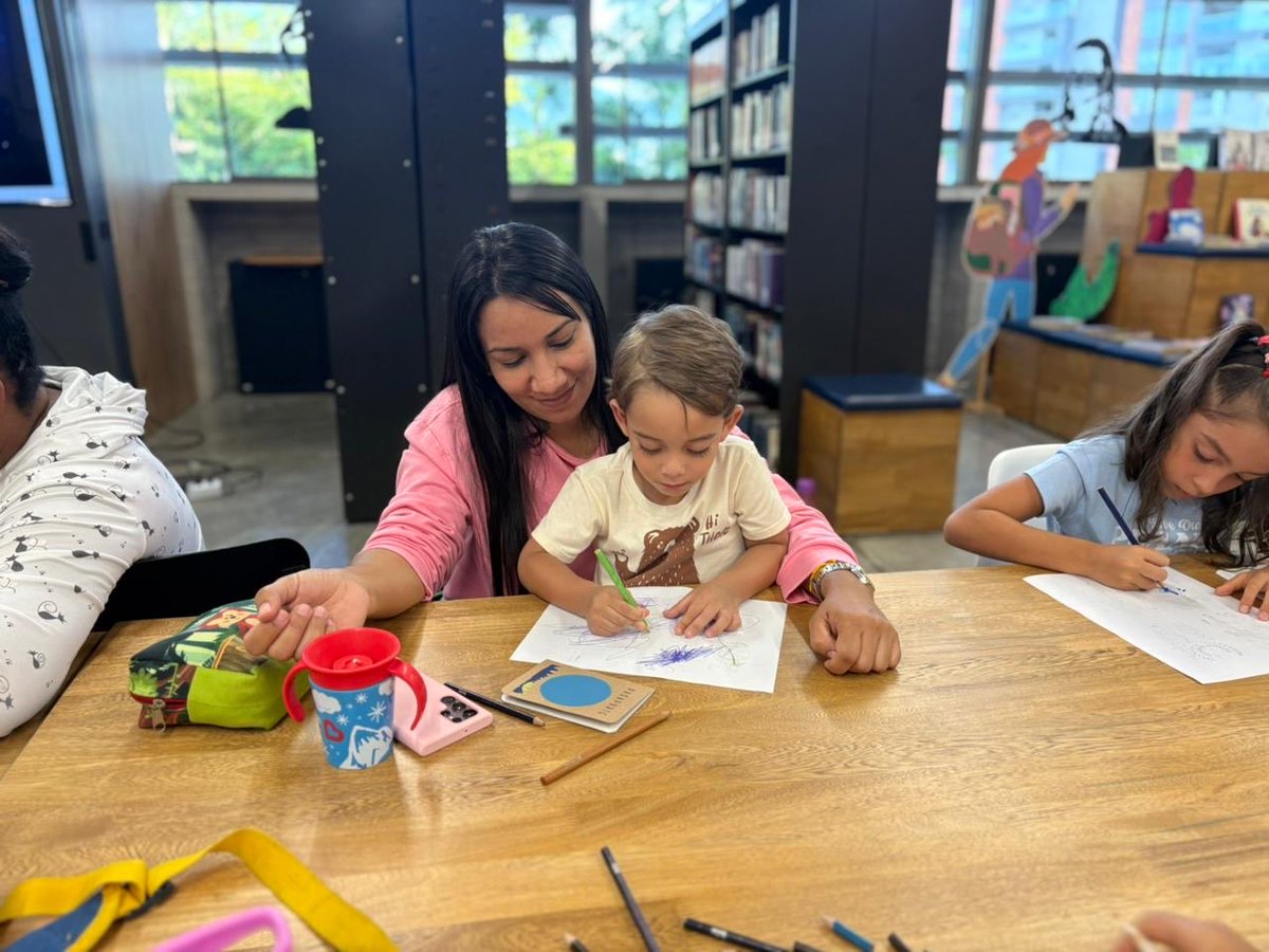 En nuestro primer viaje de las vacaciones escolares, hicimos una Expedición Mitológica en la Casa de la Literatura. Los niños y las niñas dieron rienda suelta a su imaginación para crear sus propios seres mitológicos🐉. Surgieron criaturas únicas, llenas de magia y significado🐲.