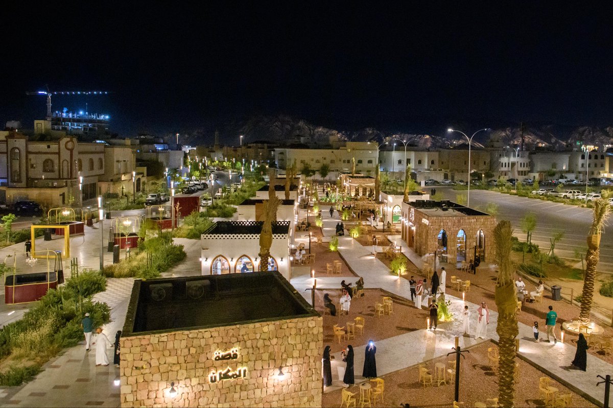 imarat_almadina's tweet photo. الأمير #سلمان_بن_سلطان يزور مشروع وسط المدينة..
إحدى الوجهات الجديدة النابضة بروح #المدينة_المنورة، تجمع بين جمال المكان وأصالة الزمان، وتقدّم تجربة تثري حياة السكان وضيوف الرحمن، وتدعم رواد الأعمال. https://t.co/qmIbsJc9JZ