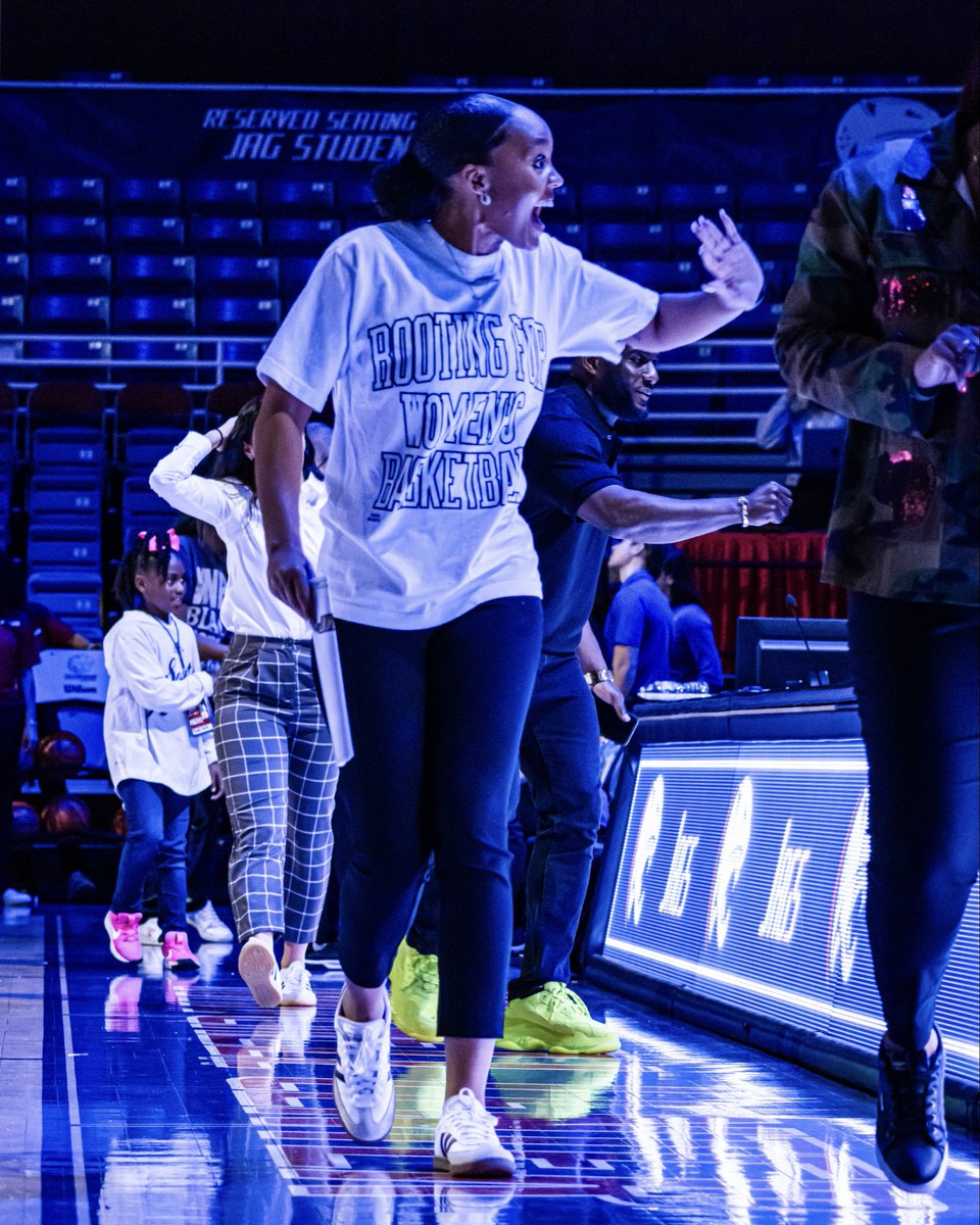 SouthAlabamaWBB's tweet photo. Happy National Coaches Day ❤️💙

#LSF | #INVEST https://t.co/9kooNolWSb