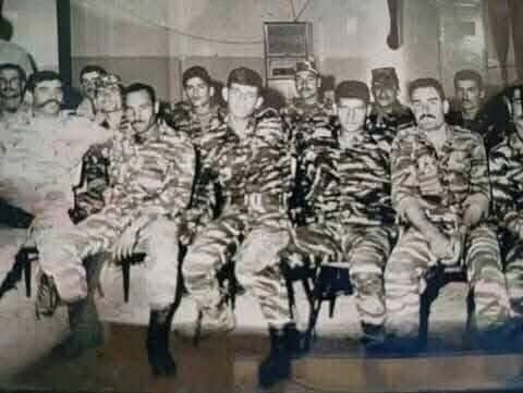 AkeelHanano's tweet photo. الكتيبة 82 مظلات الانتحا،رية بالقوات الخاصة السورية في آخر صورة جمعتهم قبل تنفيذ عملية الإنزال الجوي بالمروحيات على قمة مرصد جبل الشيخ باللحظات الأولى لحرب تشرين التحريرية.

نفذت المجموعة العملية بنجاح باهر ، و اشتبكت مع العدو من المسافة صفر بالسلاح الأبيض ، و أسفرت عن مقتل 24 جندياً و ضابطاً إسرائيلياً و أسر 67 آخرين.

نجح الشهيد البطل محمد حسين علي بالوصول لسارية العلم الإسرا،ئيلي و مزقه بالحربة ، قبل أن يستشهد ليرفع العلم من بعده البطل عادل ريحان ابن جسر الشغور في إدلب.

بينما تولى الشهيد نعيم الموراني من مصياف مهمة رفع العلم فو�� الجبل الشامخ.