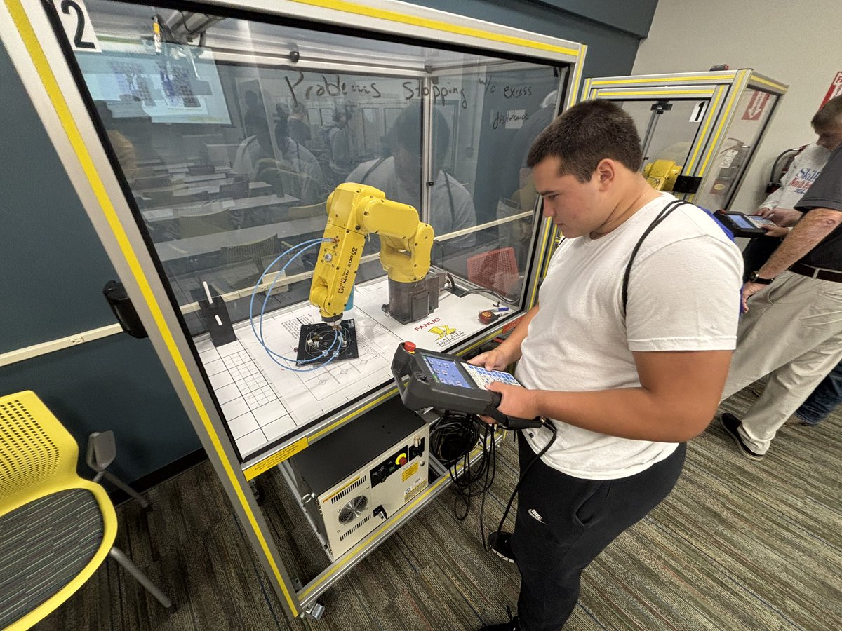 Roncalli S.T.E.A.M. Lab tweet media