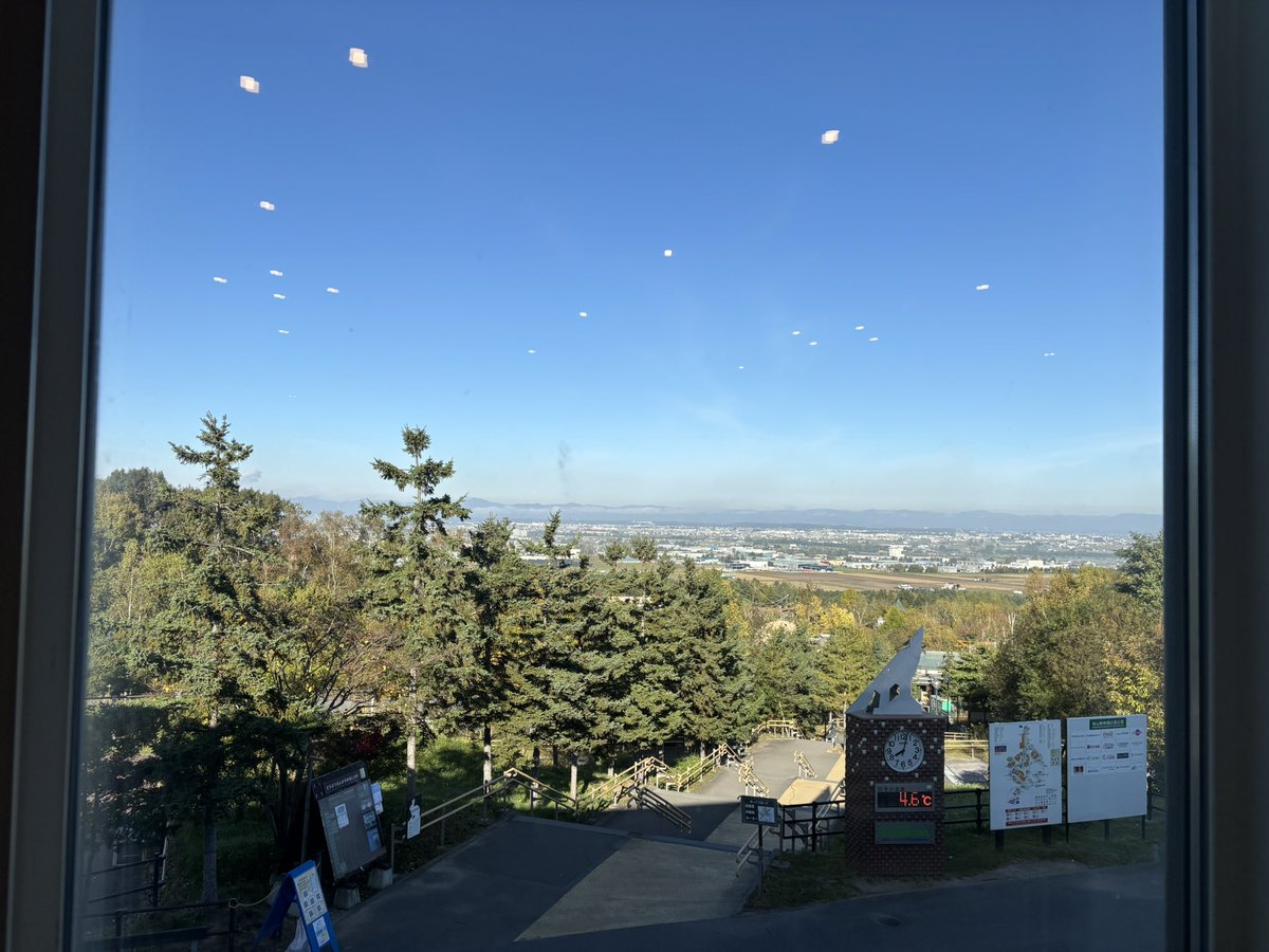 旭山動物園東門レストラン『カムイチカプ』 (@kamuy_cikap) on Twitter photo おはようございます♪
朝、かなり冷え込みましたね🥶寒すぎて我が家ではストーブとこたつをつけました!暖かった〜🥰
当店では寒い季節にピッタリな暖かいメニューを多数ご用意しております!ぜひ、来園の際は当店で暖まりに来て頂けると幸いです🤭本日もご来店、お待ちしております✨ おはようございます♪
朝、かなり冷え込みましたね🥶寒すぎて我が家ではストーブとこたつをつけました!暖かった〜🥰
当店では寒い季節にピッタリな暖かいメニューを多数ご用意しております!ぜひ、来園の際は当店で暖まりに来て頂けると幸いです🤭本日もご来店、お待ちしております✨