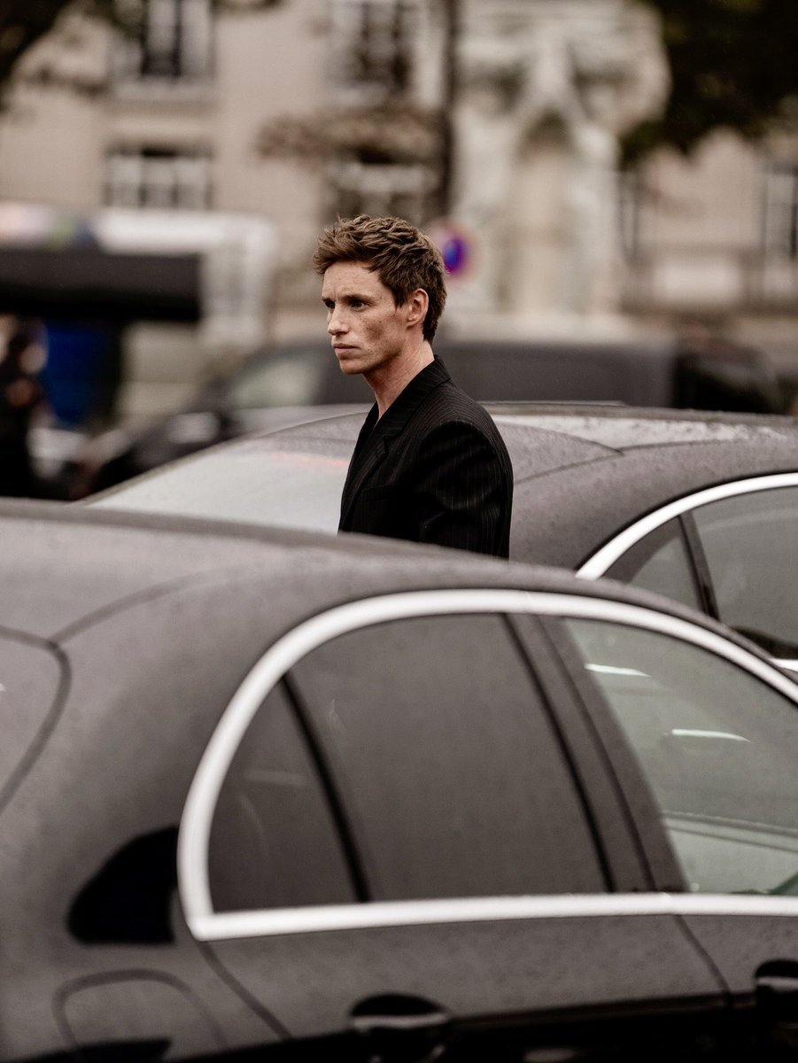 아직도 패션위크 지방시의 갓벽한 에디짤 줍는중