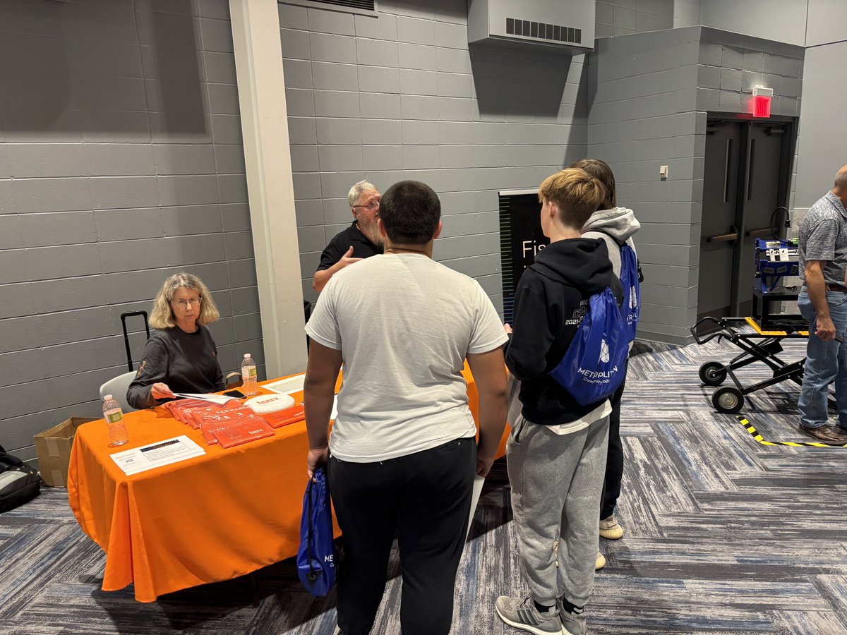 Roncalli S.T.E.A.M. Lab tweet media