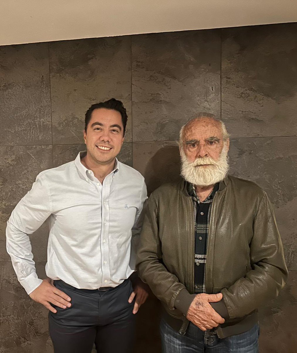 Hoy tuve una gran plática con el Jefe <a href="/DiegoFC/">Diego Fernández de Cevallos</a>, un referente y luchador por la democracia en nuestro país. 

¡Muchas gracias por compartir su experiencia y por los consejos!