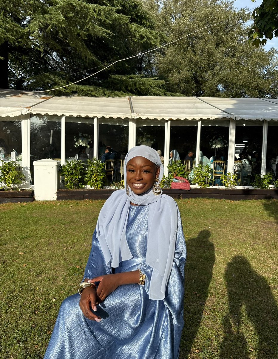 theidi_'s tweet image. Too late! #modest #lefttoimagination