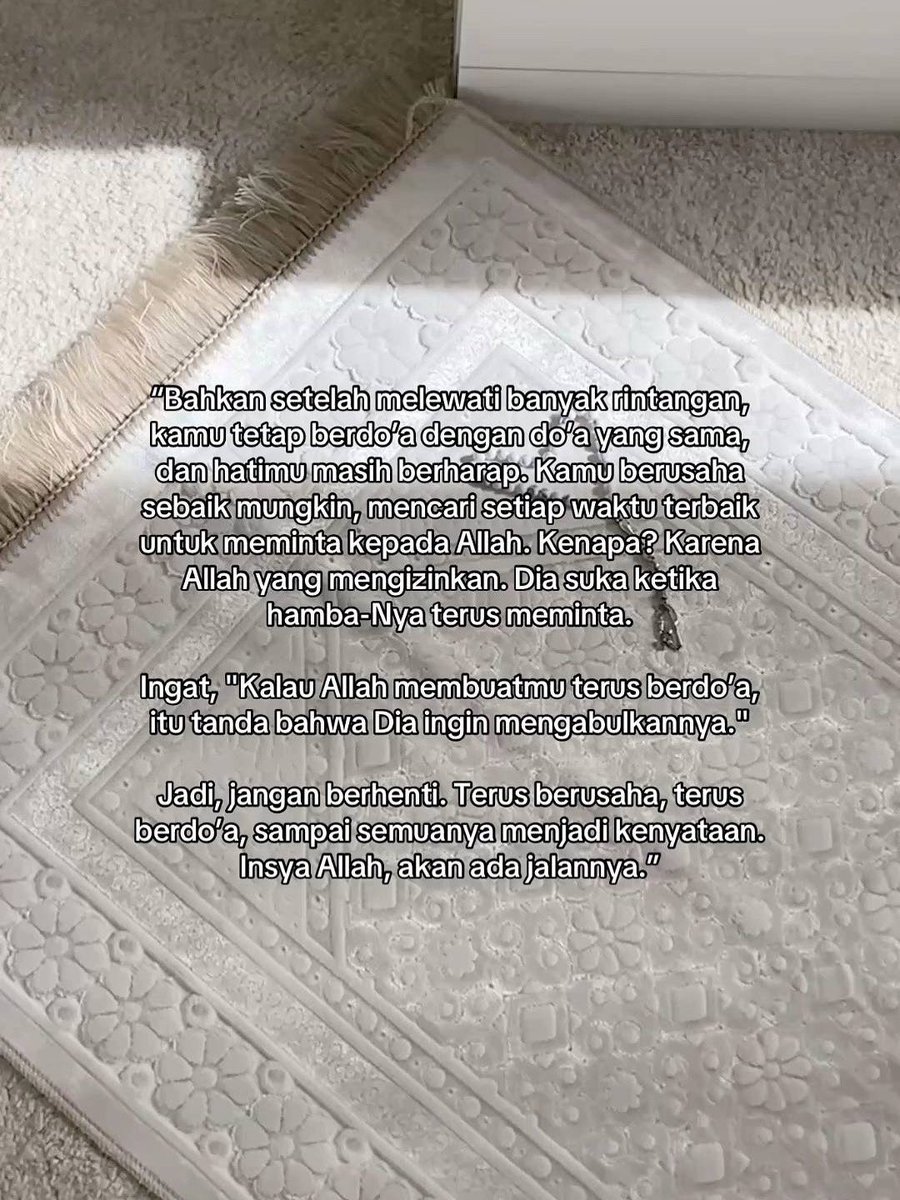 jentikhati's tweet photo. Walaupun kadang rasa ragu sering kali datang, tapi hati ini ingin terus memanjatkan doa yang sama. 🥺🤲🏻 Semoga Allah mudahkan dan menangkan aku di perjalanan kali ini Ya Allah. Aamiin.. ✨ https://t.co/81M0Kt5Fmn