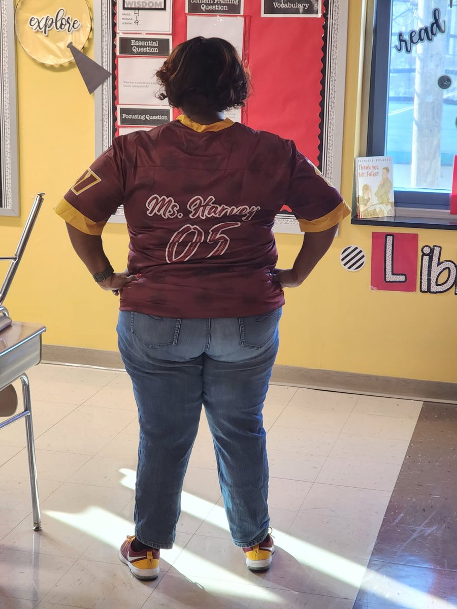 RedskinsTexas's tweet photo. Repping my @Commanders on today. #blackeducators #bcpss #httc🧡❤️ #commanders left✊🏾up! https://t.co/YOZg9pz8kl
