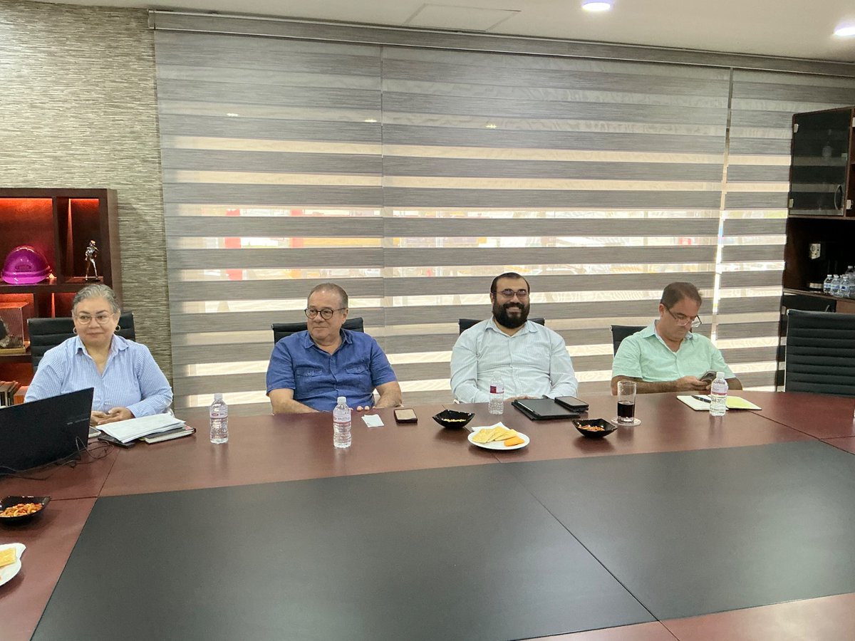 acagigasobeso's tweet photo. 👷‍♂️Nos reunimos los integrantes del Comité Directivo de @cmicveracruz para revisar el cumplimiento de metas del mes anterior y ajustar nuestra ruta de trabajo para los últimos meses del año.

#CMICVeracruz #ComitéDirectivo #Resultados2025 #ConstrucciónConFuturo #OrgulloCMIC https://t.co/52U5F7eWRZ