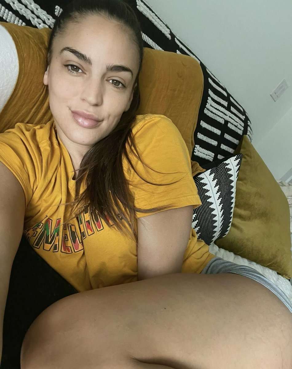GraceRyan3000's tweet photo. Cozy day today 😚 https://t.co/PVgvWQOFV2