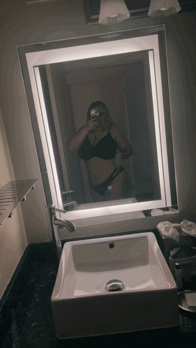 Nikki tweet media