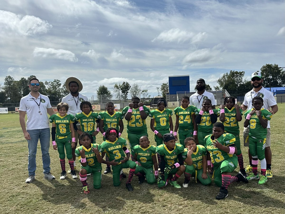 orthogeorgia's tweet photo. OrthoGeorgia’s Dr. Jonathan Harris is honored to support the Middle Georgia Bullies Youth Football Organization as their team doctor. The team lives by the motto “Nothing Is Given, Everything Is Earned.”
https://t.co/lRQPwJE7lr
#middlegafootball #football #sportsmedicine https://t.co/sbLOUfYJ6W