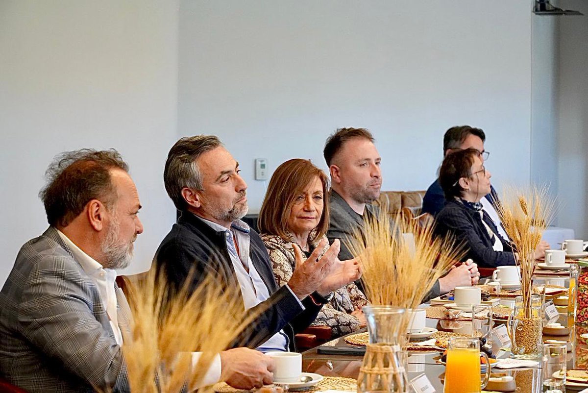 ¡Excelente conversación en la <a href="/BCCBA/">Bolsa de Cereales de Córdoba</a>! Córdoba es motor de la agroindustria, y la articulación público-privada es clave para seguir impulsando con innovación, el desarrollo de toda la cadena productiva. 

El diálogo con instituciones como la que hoy tuve el gusto de visitar, nos