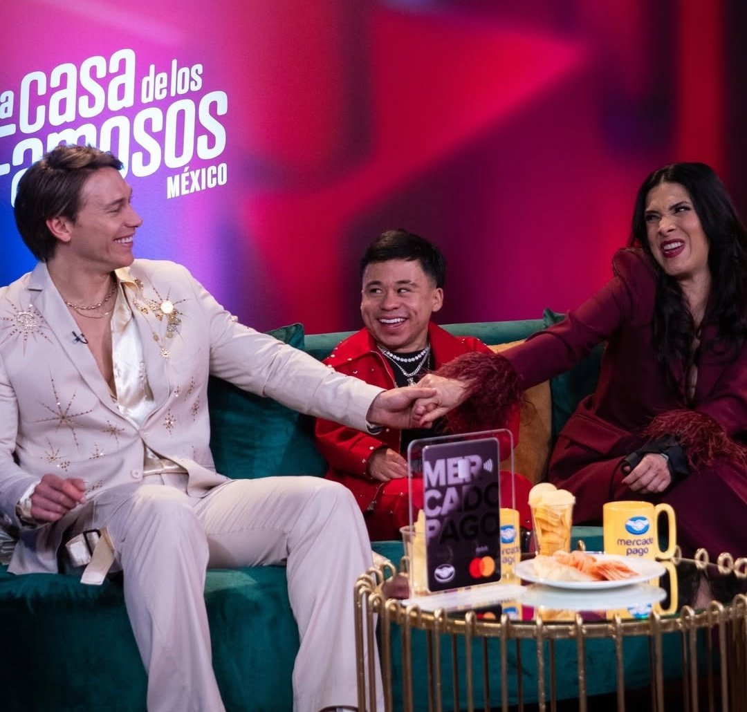 everybadynaranj's tweet photo. La tensión que se ve en Aldo cuando mira y toca a Dalílah JAJSJSJSJ

Abelito me representa en esta foto ✨💜🤣 https://t.co/Bo8hlUUlRF
