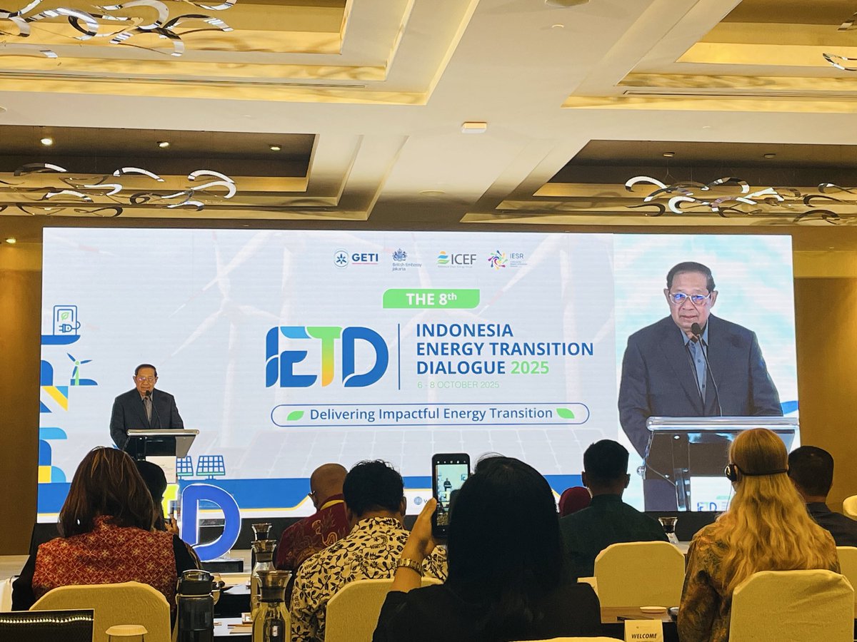mcitraningrum's tweet photo. “Jika ada pemimpin dunia yang masih menolak kenyataan bahwa bumi sedang krisis; atau mengaku peduli tapi memilih diam, bahkan memengaruhi yang lain untuk ikut diam demi kepentingan sendiri; itu bukan sekadar tidak bertanggung jawab, tapi juga tidak bermoral.

Karena sikap seperti itu berarti menggadaikan masa depan generasi mendatang.”

Pak SBY at Indonesia Energy Transition Dialogue 2025 🔥🔥🔥🔥