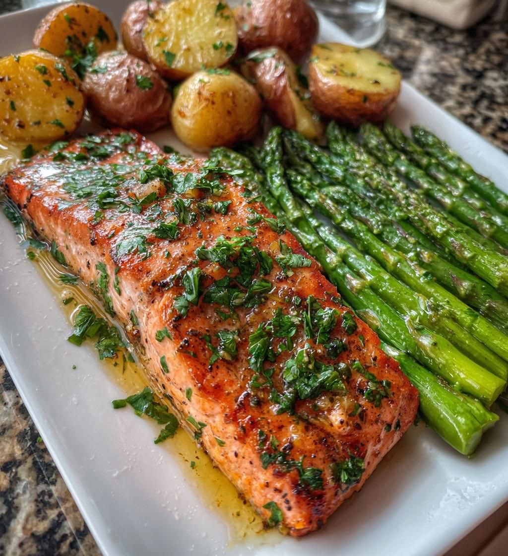 totabella96's tweet image. Garlic Herb Salmon With Asparagus and Potatoes