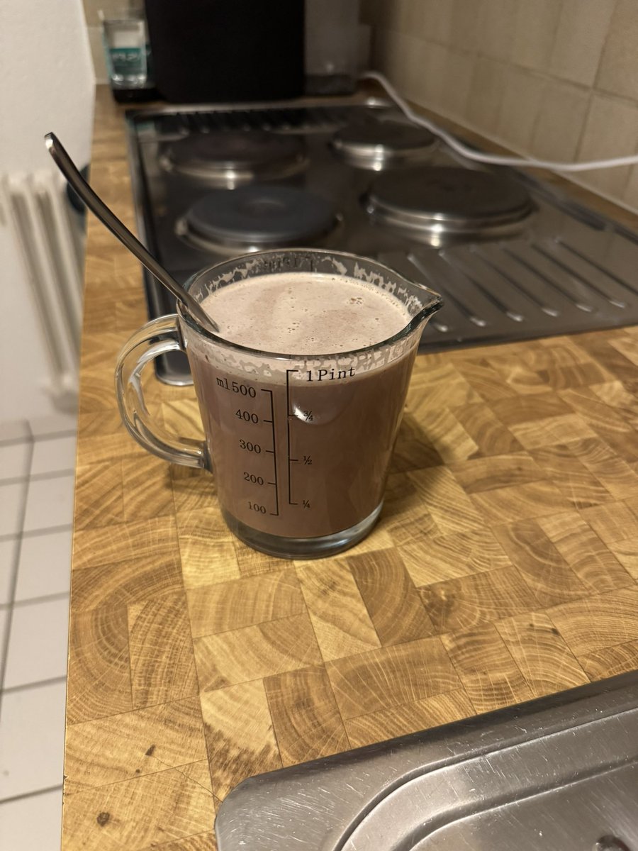 SeroBass1's tweet photo. There are entire women circles with cocoa cereomonies around this magical bean…

Meanwhile, me before bed:
- 500ml raw milk
- 2 full tsp cocoa powder
- 50g honey
- 10g sugar
- 2 tsp collagene
- 4 cloves
- little bit of cinamon
- pinch of sea salt

Just drink the warm chocolat milk, sister.
