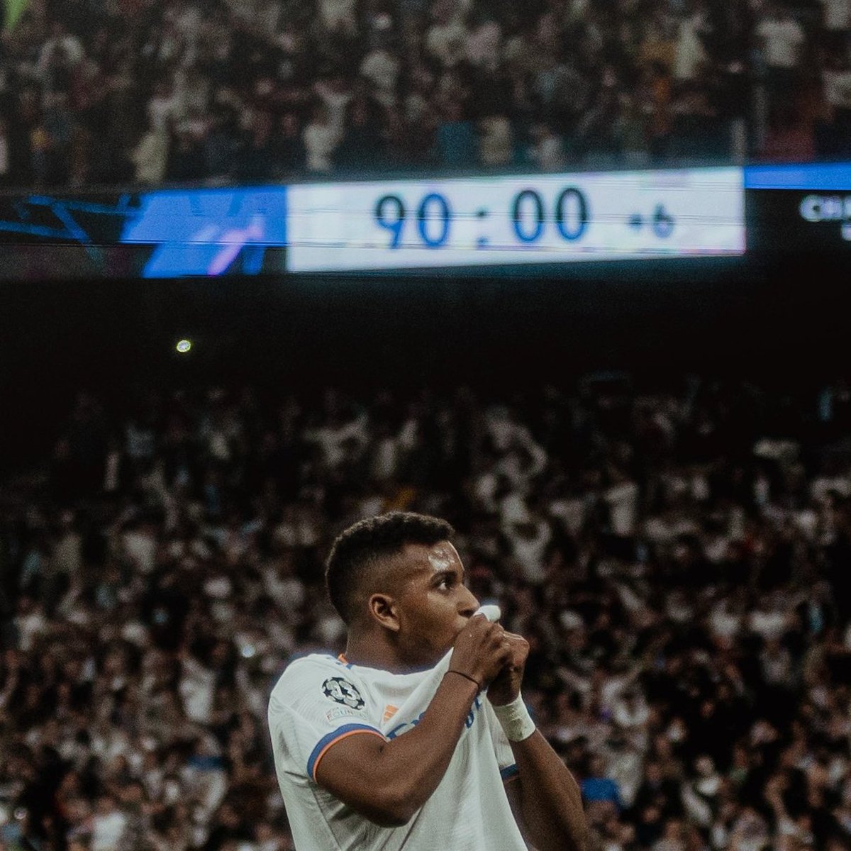 🚨 رودريغو : ضد مانشستر سيتي عندما أعلن المذياع عن ست دقائق وقت بدل ضائع، كان ذلك بمثابة هدف لنا، جن جنون البرنابيو واحتفلوا وكأنه هدف.

هذا جعلهم خائفين وفكرت "يمكنني تسجيل هدف آخر". سجلته برأسي، انتبهوا في تلك اللحظة. 

كدت أن أسجل هدفاً آخر قبل الوقت الإضافي، لكن تصدى لها