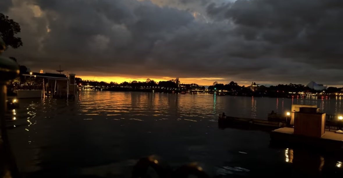 Here it is… your daily moment of Disney zen

📸 <a href="/bv4Vols/">BV4Vols</a>