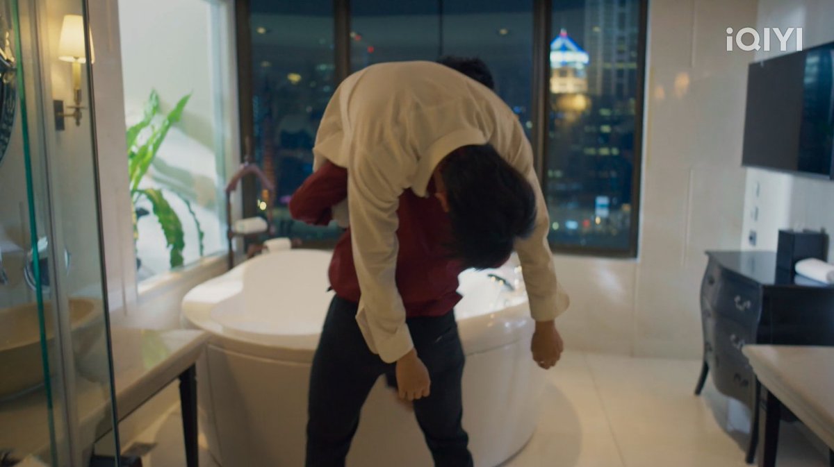 paciouspolca's tweet image. A bodyguard and his boss... one of them drugged... this bathroom... 🥴 #trauma #discourse