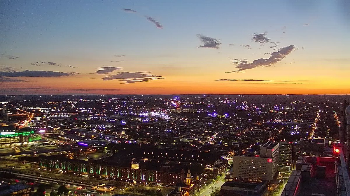 A beautiful sunset in Baltimore during the 7pm show, but we all saw something different...
Ava: Check out the smiley face! 🙂
Deb: You mean a dog? Running with his ears back?🐕
Jason: I see a scorpion 🦂
<a href="/JasonWBAL/">Jason Newton</a> <a href="/wbaldeborah/">Deborah Weiner</a> <a href="/wbaltv11/">WBAL-TV 11 Baltimore</a>