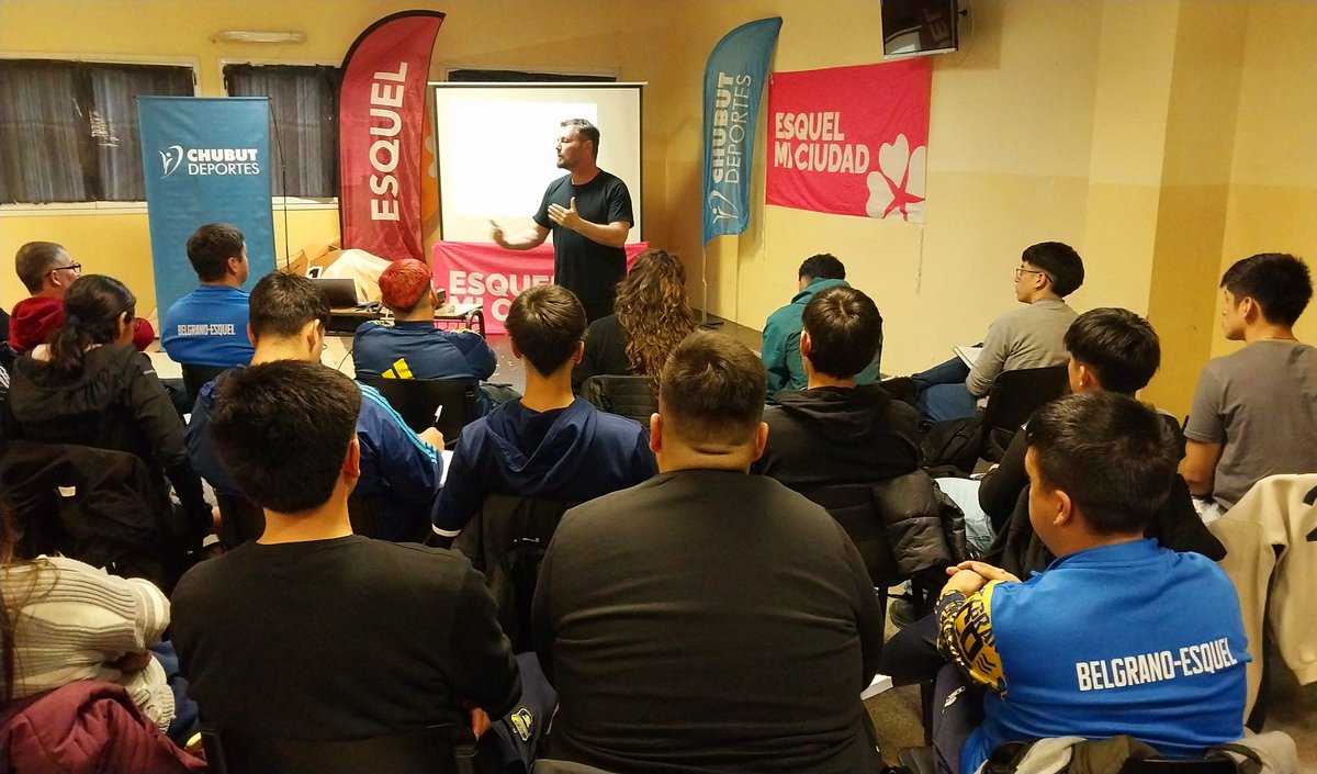 Los profes del club aprovechan la Expo Deportes en Esquel y se capacitan con el prof David Grilli.
Gracias <a href="/MuniEsquel/">Municipalidad de Esquel</a> <a href="/chubutdeportes_/">Chubut Deportes</a> <a href="/gobiernochubut/">Gobierno del Chubut</a>