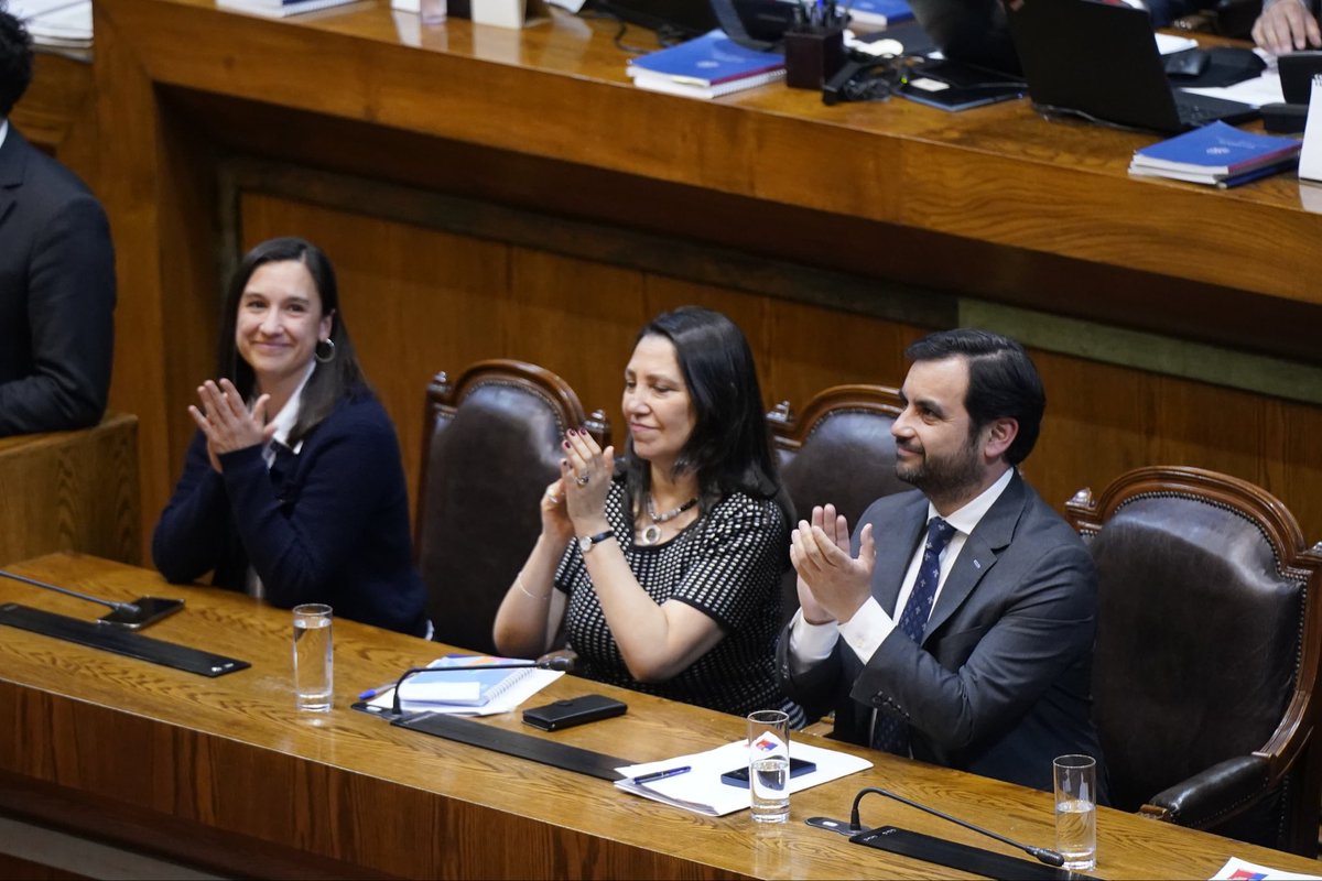 Por verdad y justicia 🌹

La <a href="/Camara_cl/">Diputadas y Diputados de Chile</a> de Diputados y Diputadas aprobó el Proyecto de Ley que introduce la calificación jurídica de persona ausente por desaparición forzada y crea un registro especial.

💬 En la instancia el Ministro Jaime Gajardo destacó que: “A 52 años del