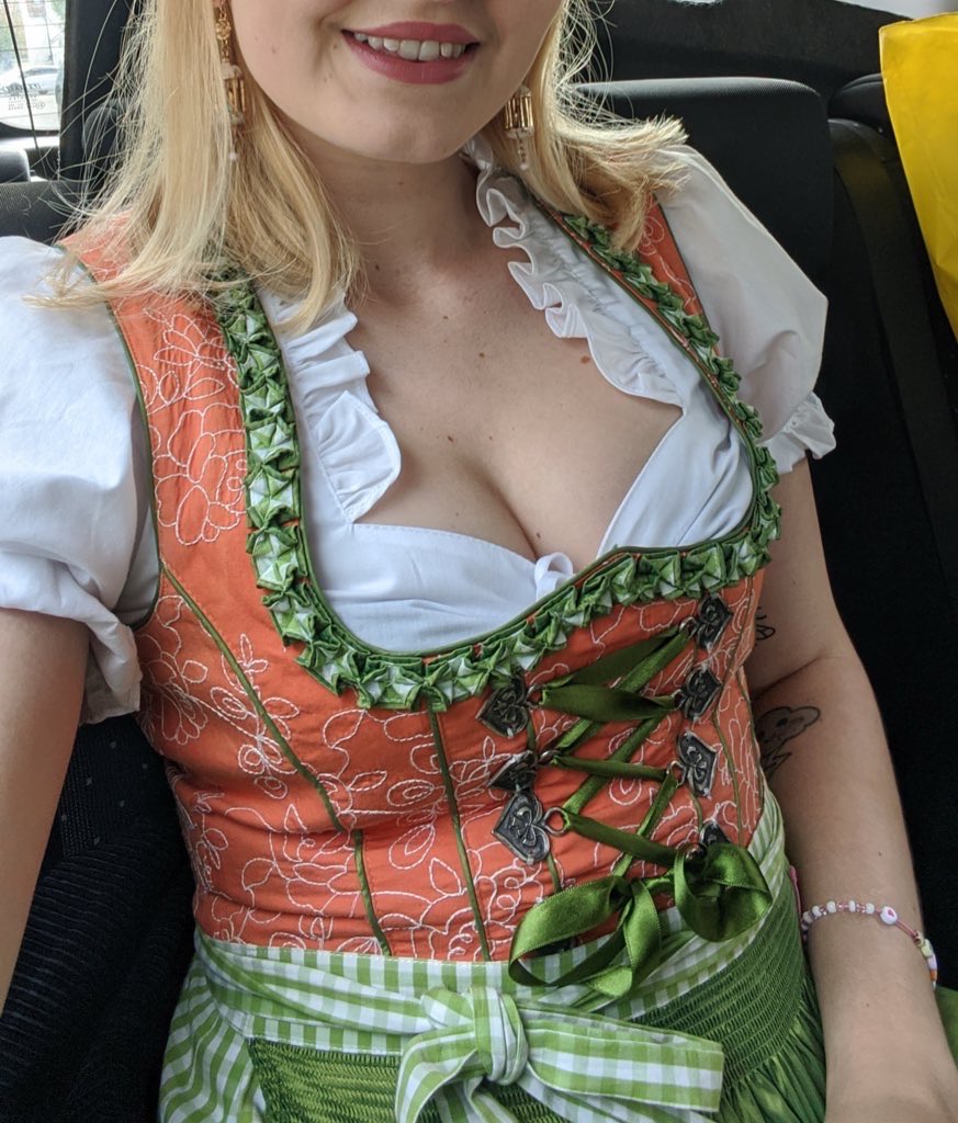 Kampf nicht dagegen 

Du weißt dass du unter meine Kontrolle bist 

Ich bin deine neue Göttin und ich werde es dir erlauben bei meinen Füße mich verehren 🙏

#germangoddess #deutschegöttin