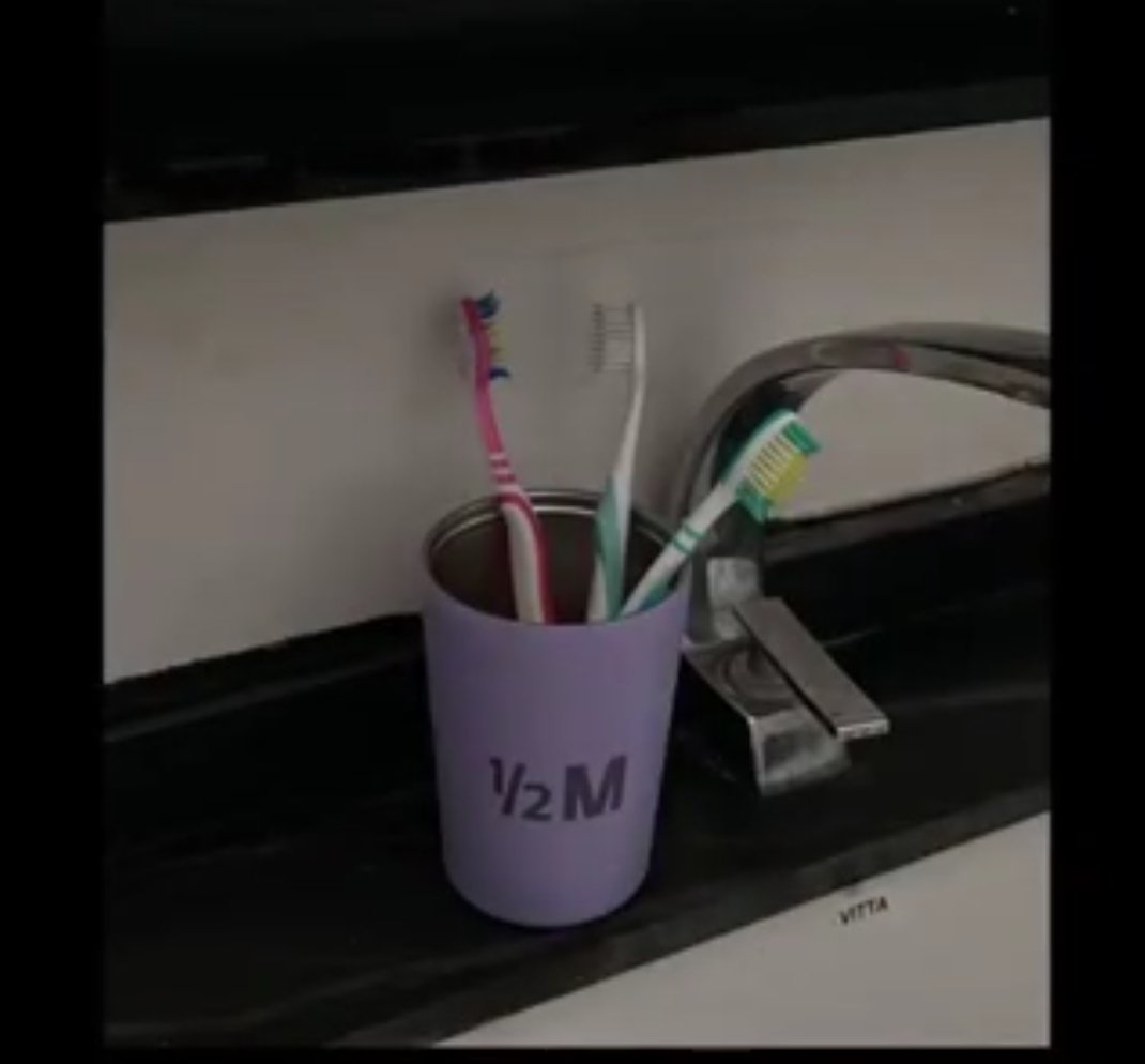 اهدا من كذا 😅😅😅

#مقاطعة_هاف_مليون