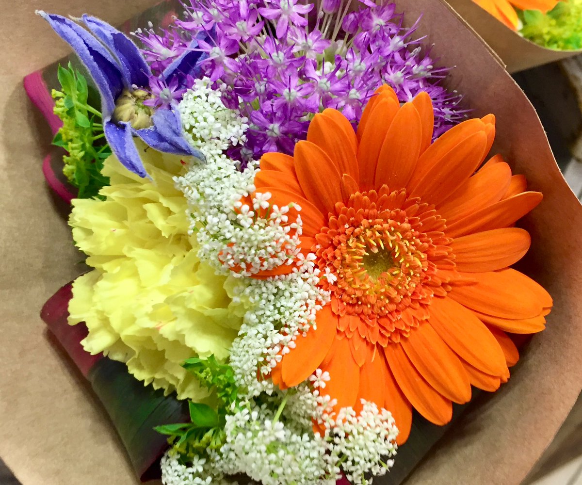 おはようございます😃
昨夜は十五夜眺められましたか、私のところは生憎の曇り空でお姿お隠れでした、が、
今宵は満月とか！今日はお出ましになったら嬉しいンだけどな。
今年も日本人のノーベル賞受賞がありましたね、座右の銘の一つ一つという言葉沁みました。
皆さまにも良い一日となりますよ〜に🍀