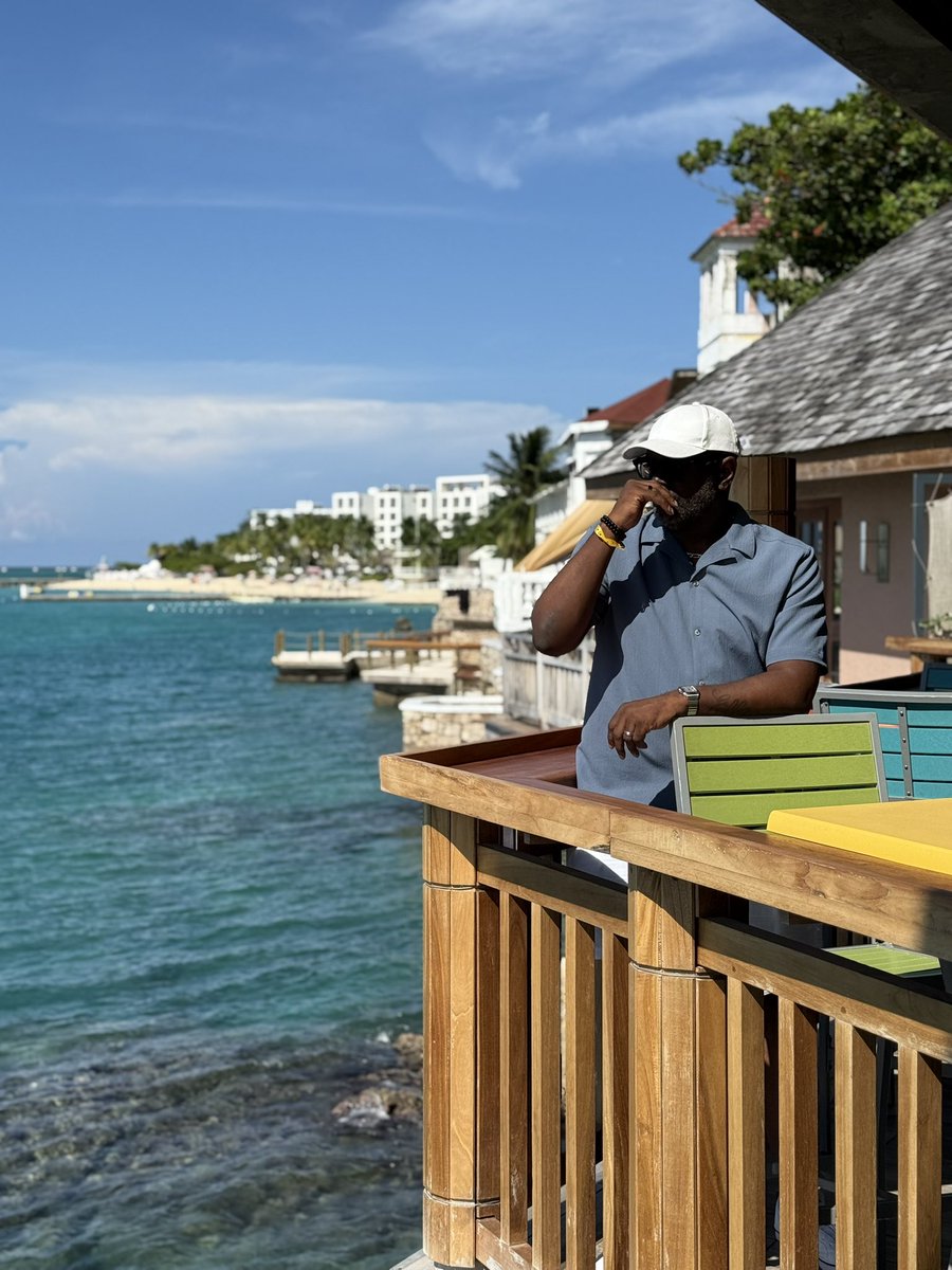 When it hits you that you left this place and went around the world to play music and talk for living. 🇯🇲 #Home #KenyaIsHomeToo 🇰🇪 #LuckyMe