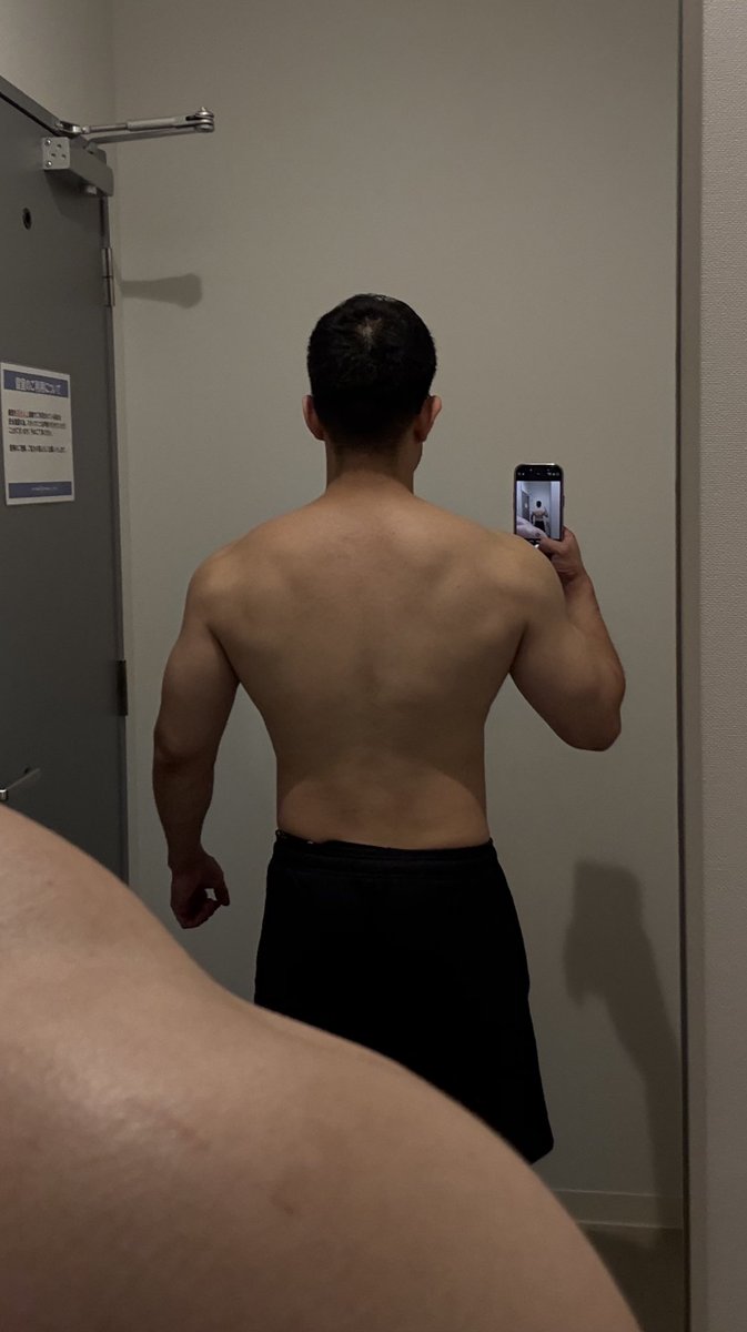 spitz4640's tweet image. 背中腕の日。体重増えてないからやけど、最近あまり変化感じないなぁ。
 #筋トレ記録