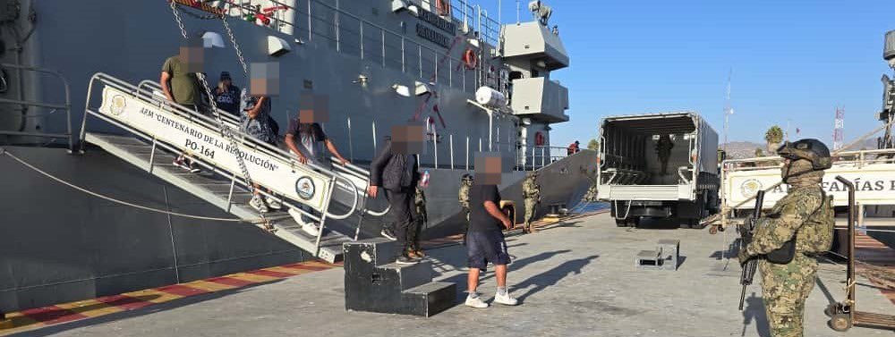 LA MARINA RESCATA A 17 PERSONAS EN EL MAR CERCA DE ENSENADA. 
Todos estables; menores fueron entregados al DIF.
#RescateMarino #Ensenada #SalvandoVidas

La información es poder… compártela- Alberto Elenes