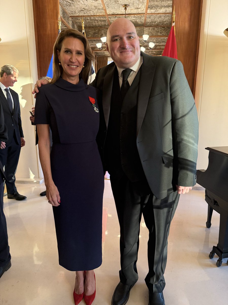 Matthew Conway (@matthewsconway) on Twitter photo Une magnifique soirée en honneur de mon ancienne patronne, Caroline Mulroney <a href="/C_Mulroney/">Caroline Mulroney</a> à la Résidence de France.
La France lui a remis des insignes de Chevalier dans l’ordre national de la Légion d’honneur pour ses contributions à la francophonie ontarienne et canadienne. Une magnifique soirée en honneur de mon ancienne patronne, Caroline Mulroney <a href="/C_Mulroney/">Caroline Mulroney</a> à la Résidence de France.
La France lui a remis des insignes de Chevalier dans l’ordre national de la Légion d’honneur pour ses contributions à la francophonie ontarienne et canadienne.