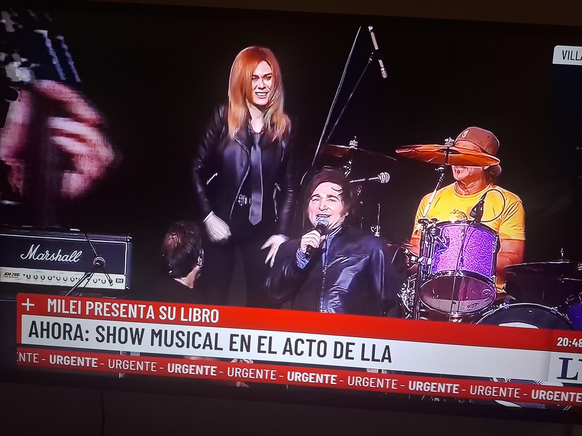 gcangiano's tweet photo. Milei presentando a su maquilladora-diputada ahora bailarina, Lilia Lemoine.
¿No es increíble que el país haya caído en manos de esta banda de desquiciados? https://t.co/Xliifebpoj