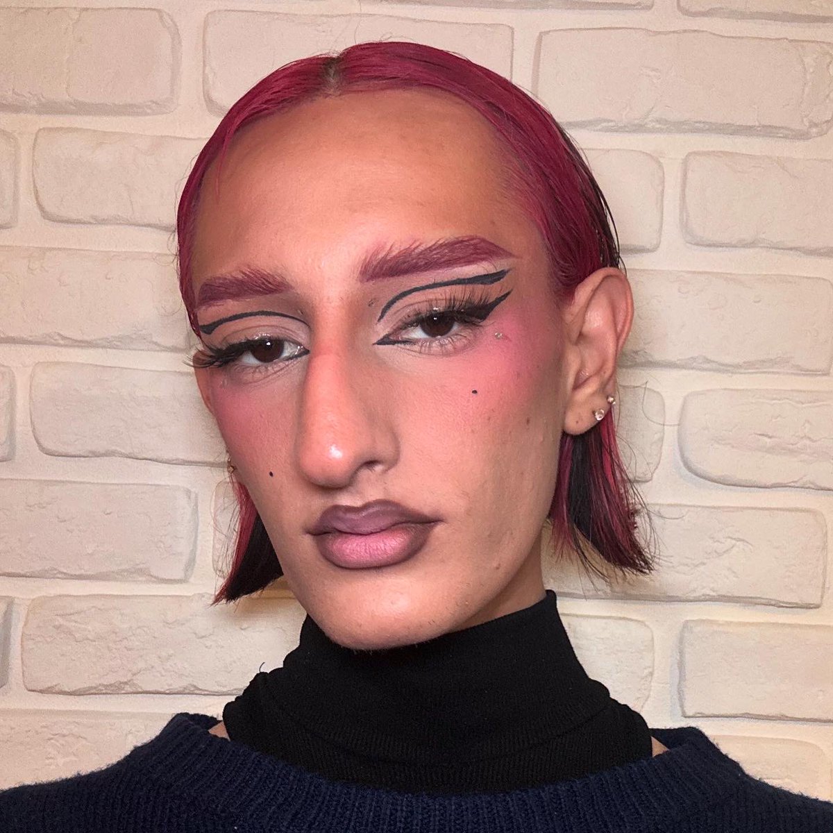 bamboo_camelleo's tweet image. 🎨 Oser, créer, exagérer.
Chaque trait raconte une intention, chaque ombre une émotion.
Le maquillage, c’est plus qu’un look — c’est un langage. 💋
#MakeupArt #CreativeMakeup #avantgardemakeup #makeupinspiration #makeupartist #editorialmakeup #boldmakeup #makeuptransformation