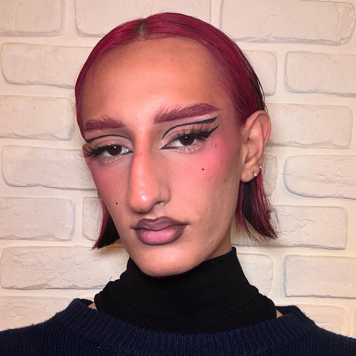 bamboo_camelleo's tweet image. 🎨 Oser, créer, exagérer.
Chaque trait raconte une intention, chaque ombre une émotion.
Le maquillage, c’est plus qu’un look — c’est un langage. 💋
#MakeupArt #CreativeMakeup #avantgardemakeup #makeupinspiration #makeupartist #editorialmakeup #boldmakeup #makeuptransformation