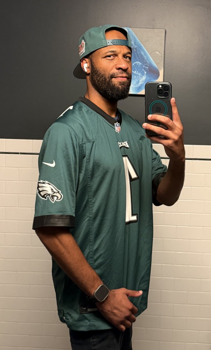 MacMarquesX's tweet photo. Do I look like a jock? https://t.co/uflzlvugm9