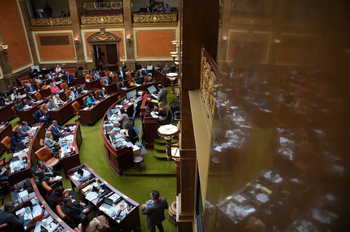 RepWhyte's tweet image. Today the Legislature met in a Special Session at the Capitol. To keep you informed with what took place, check out my newsletter update here: app.indigov.com/pub/outreach/1…