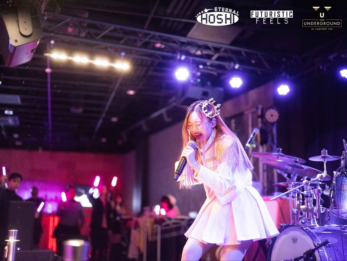 what the… so many of y’all liked that qrt so it’s intro time LOL

my name is royal and i host just dance panels across the east coast of the united states! i also stream whenever i have free time from conventions!

fun fact: i was also a j-pop idol last year! fun times 🥲