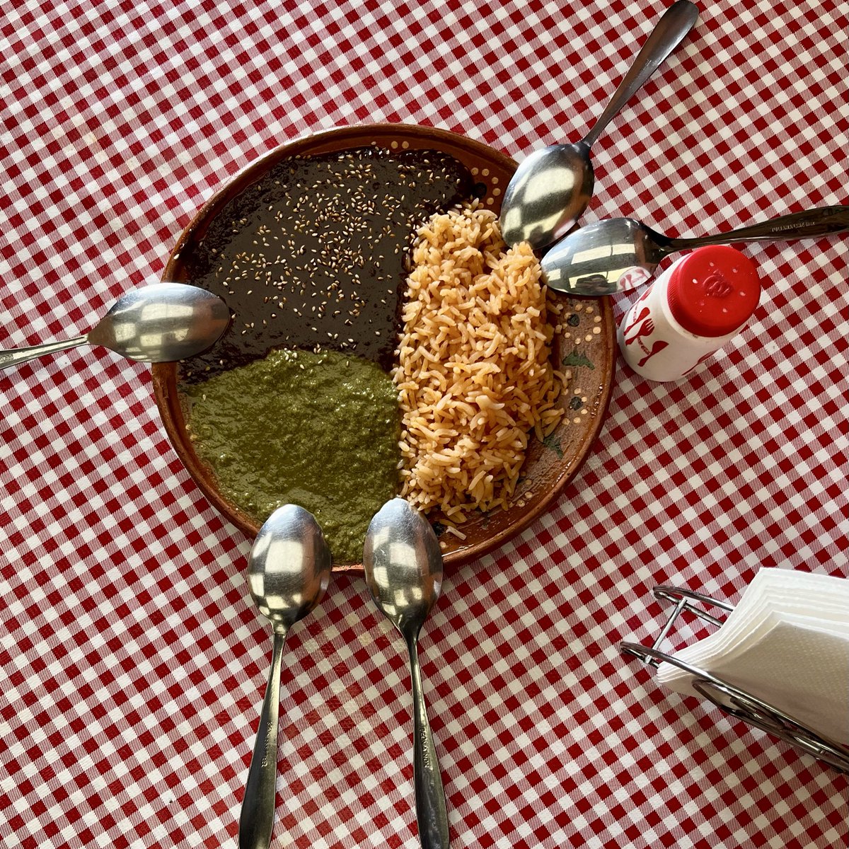 danielpuntomx's tweet photo. escribí sobre comer mole en amealco versus el peor día de la semana 

https://t.co/D6aYEWkP6r https://t.co/KMpNli0jTU