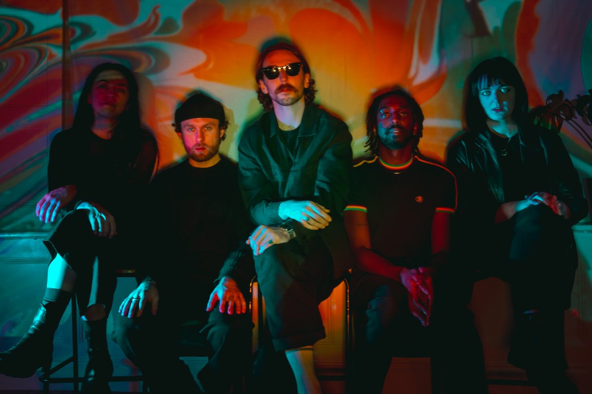 MAGNETMagazine's tweet image. #MAGNETExclusive: Premiere of Pôt-Pot’s “The Lights Are On” video (@felte_label). “I wanted to tie in some different music I was being exposed to, both in Ireland and Lisbon, as I was traveling between the two places.” Check it out: magnetmagazine.com/2025/10/08/mag…