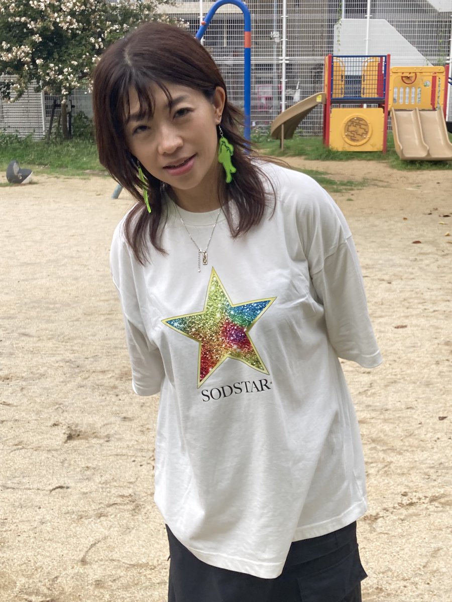 食事の後はいつもの公園？で撮影タイム
途中に夏目ナナさん見つけてパシャリ📸
今回も楽しい時間をありがとうです😘
アップが2日遅れで申し訳ありません🙇‍♂️🙇‍♂️🙇‍♂️
#範田紗々
#ささ散歩