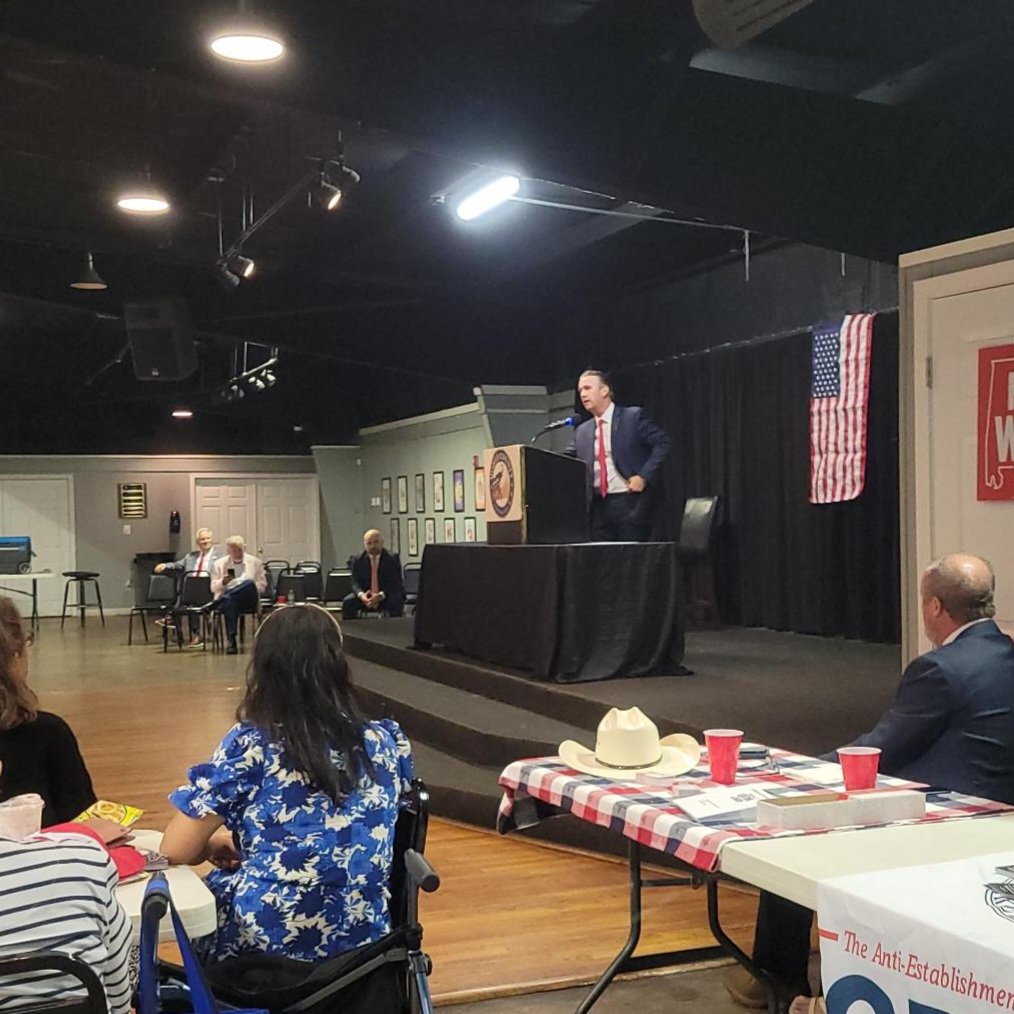 BMooreSenate's tweet image. Great evening with the Mobile County Republican Party tonight! 🇺🇸

It’s always good to be with friends and fellow conservatives who love God, family, and country. Grateful for everyone working hard to keep Alabama strong! 🙌 @BasedPastorTrav 

#BarryMoore #ALPolitics…