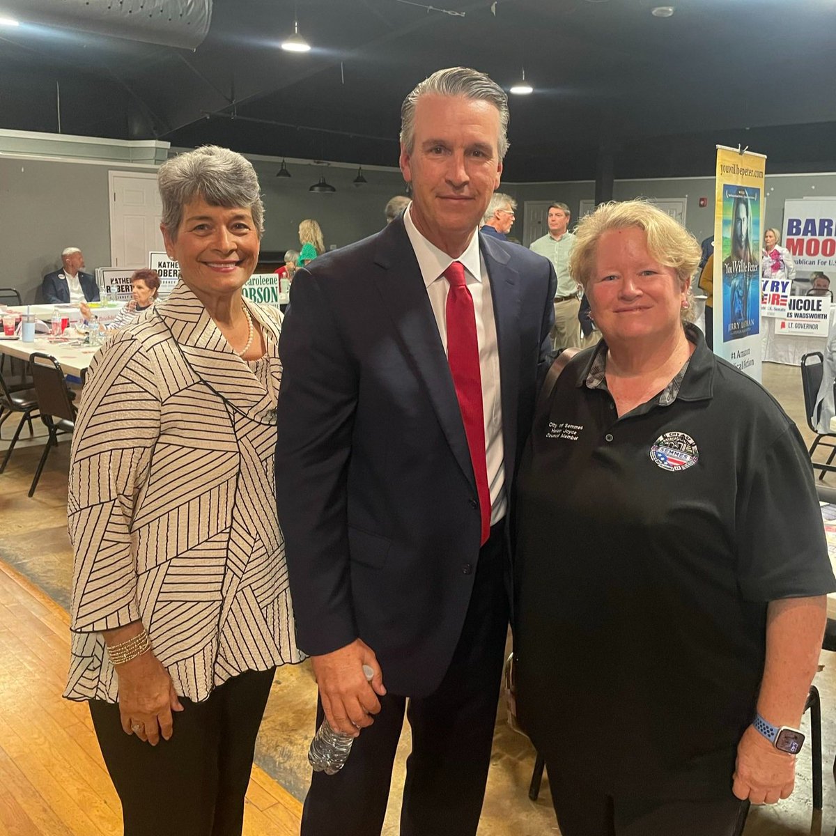 BMooreSenate's tweet image. Great evening with the Mobile County Republican Party tonight! 🇺🇸

It’s always good to be with friends and fellow conservatives who love God, family, and country. Grateful for everyone working hard to keep Alabama strong! 🙌 @BasedPastorTrav 

#BarryMoore #ALPolitics…