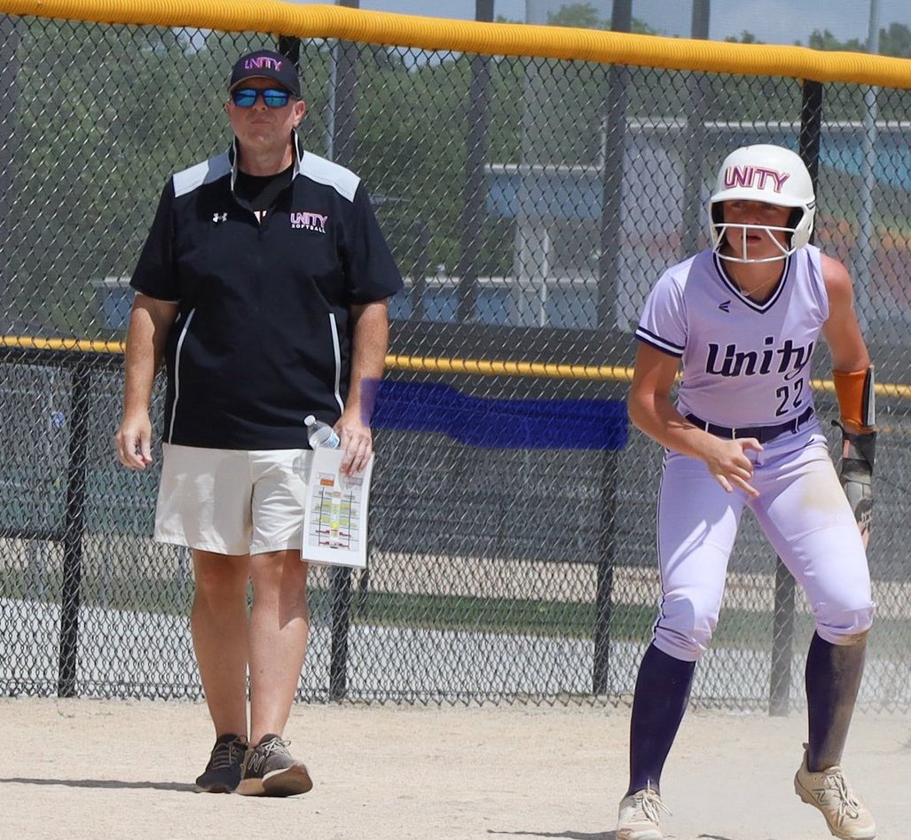09Unity's tweet image. It’s National Coaches Day & we love our coaches 💜🧡🙌