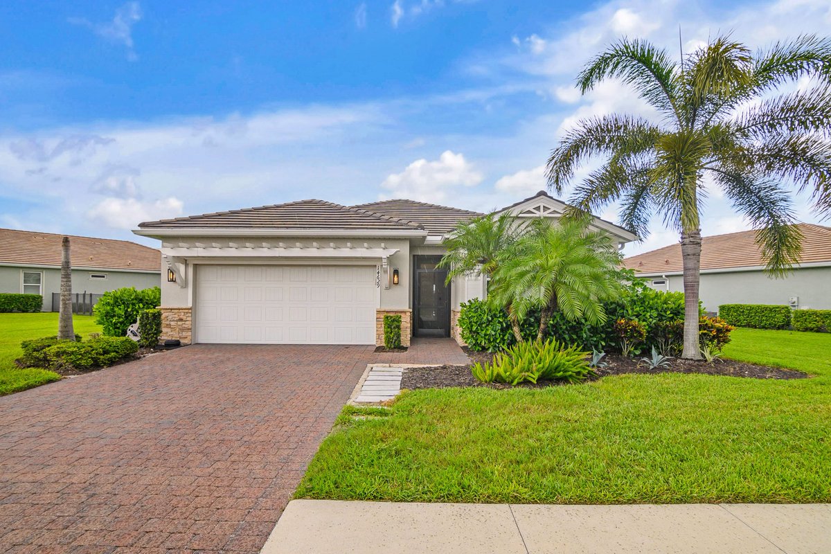 tomiltag's tweet photo. Naples Reserve rental available Dec, Jan, Feb, April, 4 bed, 2 bath, stunning lanai and pool! https://t.co/uAPgMFi8sO