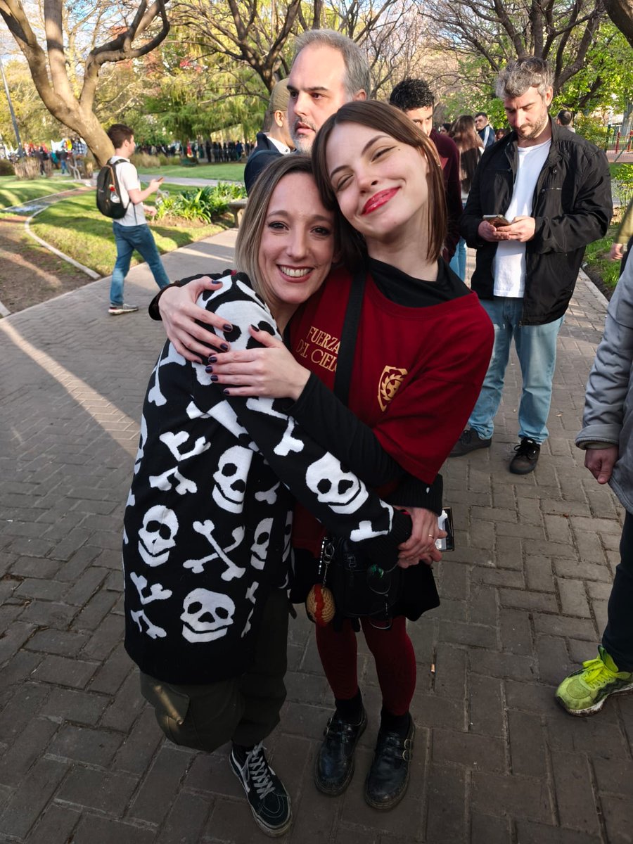 soy_vickylinkin's tweet photo. Confirmado, soy mas pequeña que @marilongui  ♥️ https://t.co/Vuijj5XRVc