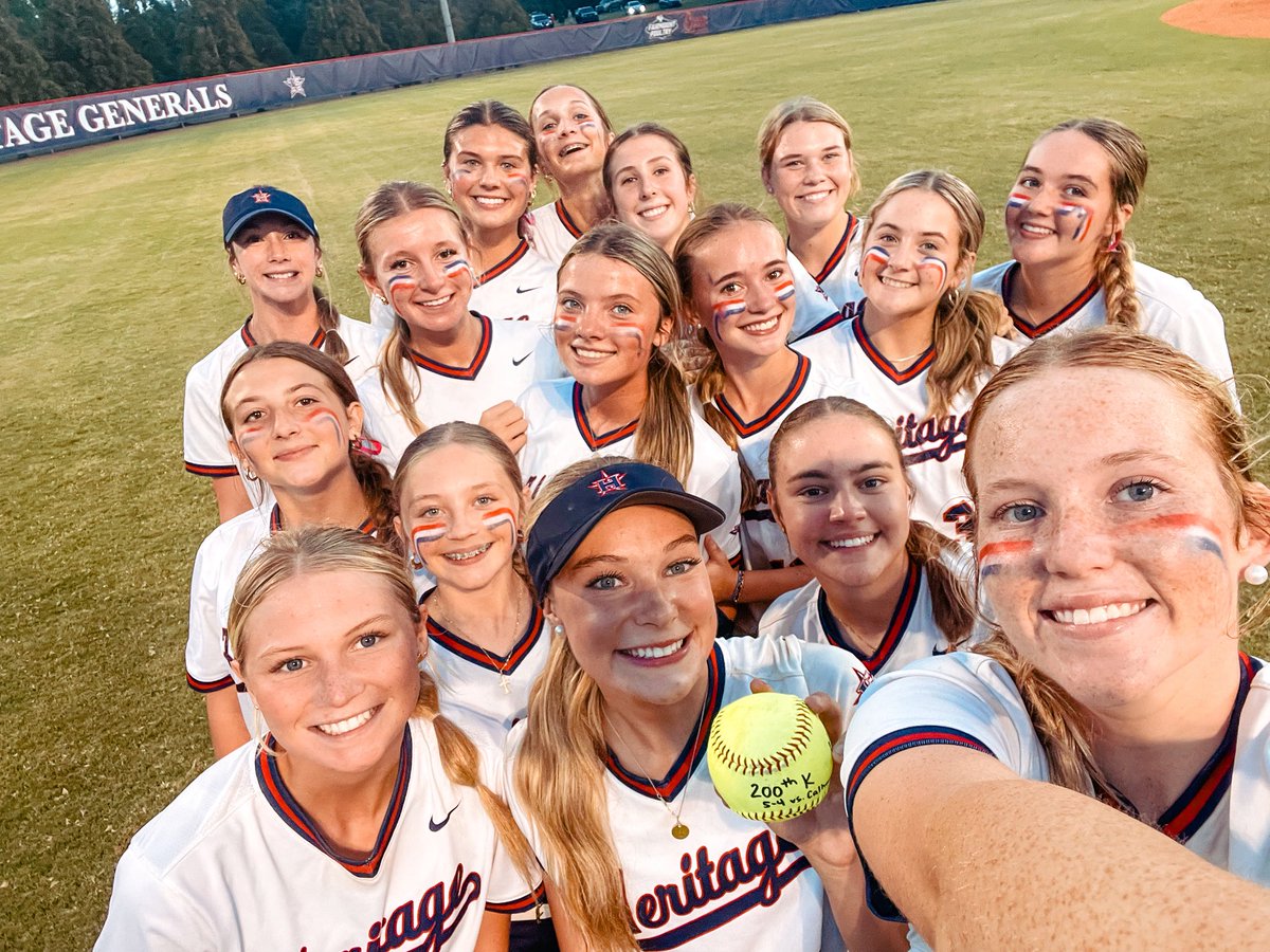 GENERALS WIN! GENERALS WIN!

Molly O’Brien walks us off in the bottom of the 7th with a 2- run double to win 5-4 against Calhoun! Generals win the series to wrap up region play. Bailee Hollis got the win in the circle and also recorded her 200th career strikeout! ❤️💙🥎⭐️