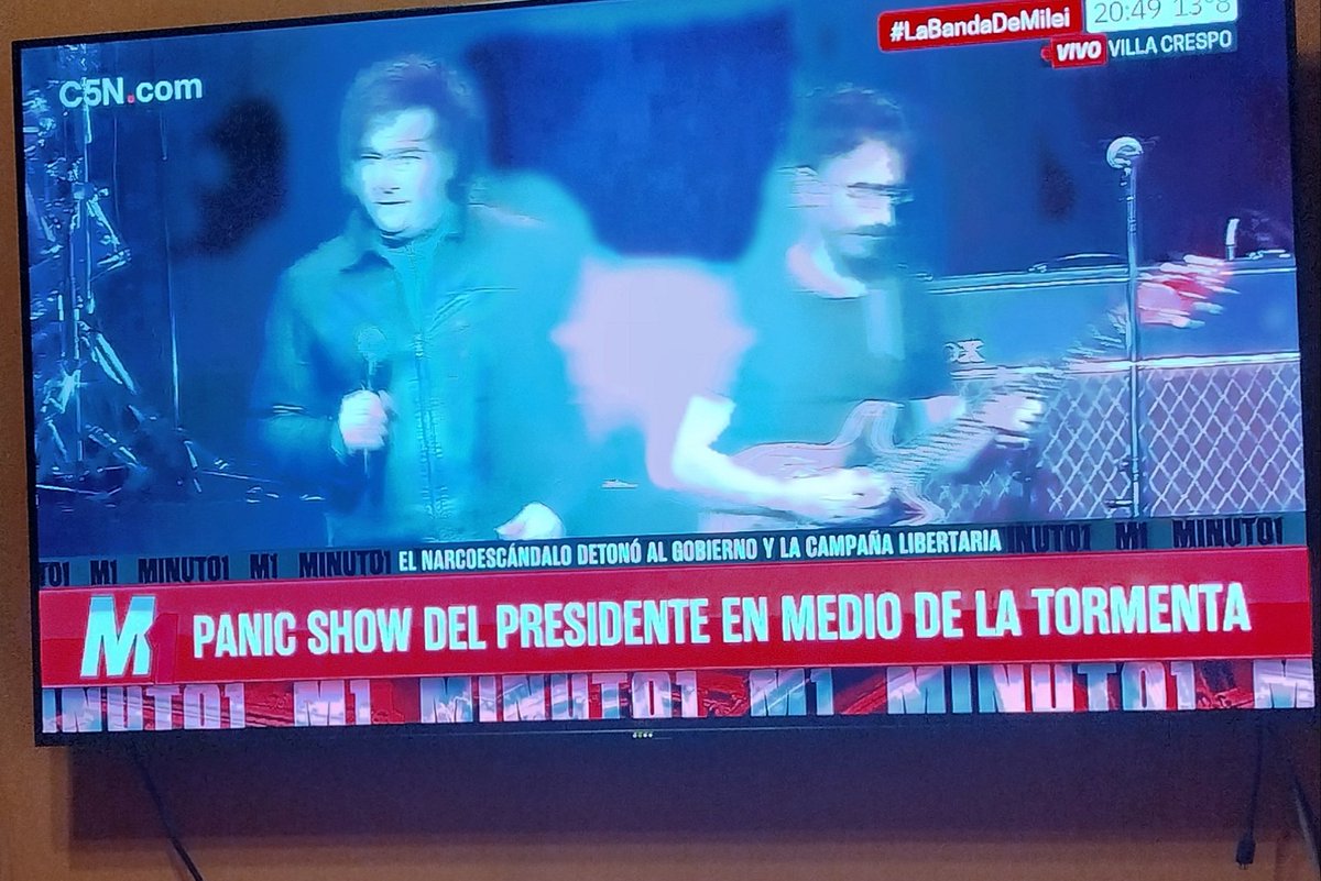 Andruzutti's tweet photo. Das Ascooooo, Psicópata come hermana.
 juicio política Ya!!!por ser inoperante, como presidente.
#LaBandaDeMilei 
#LaBandaPresidencial de estafadores, coimeros y narcos. https://t.co/YySLmzitmu